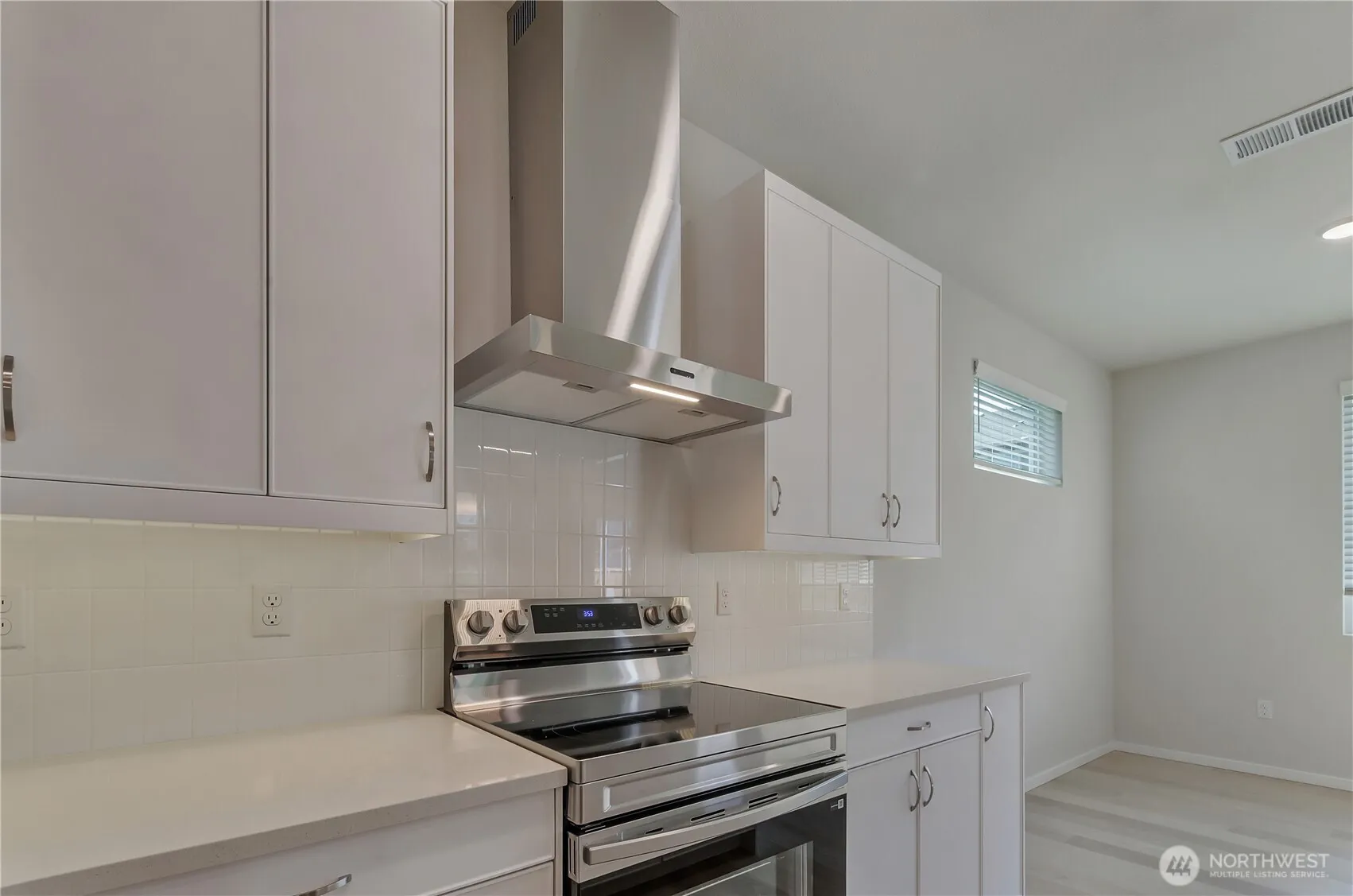 Property photo for 18318 37th Avenue Ct E, Tacoma photo 3