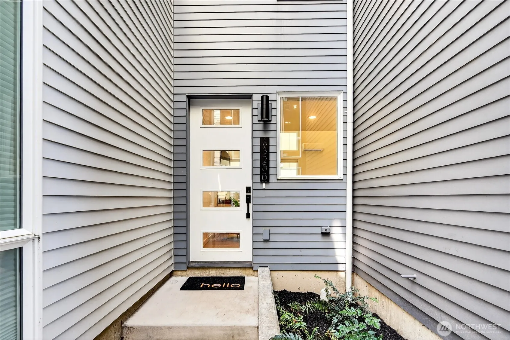 Property photo for 6320 41st Avenue Sw #b, Seattle photo 2