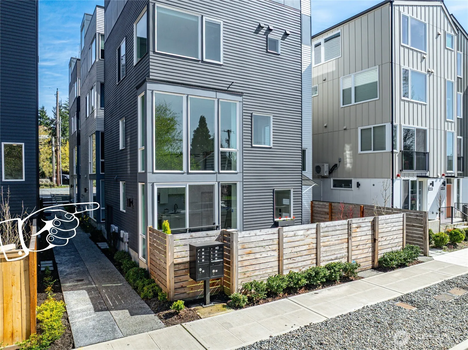 Property photo for 6320 41st Avenue Sw #b, Seattle photo 4
