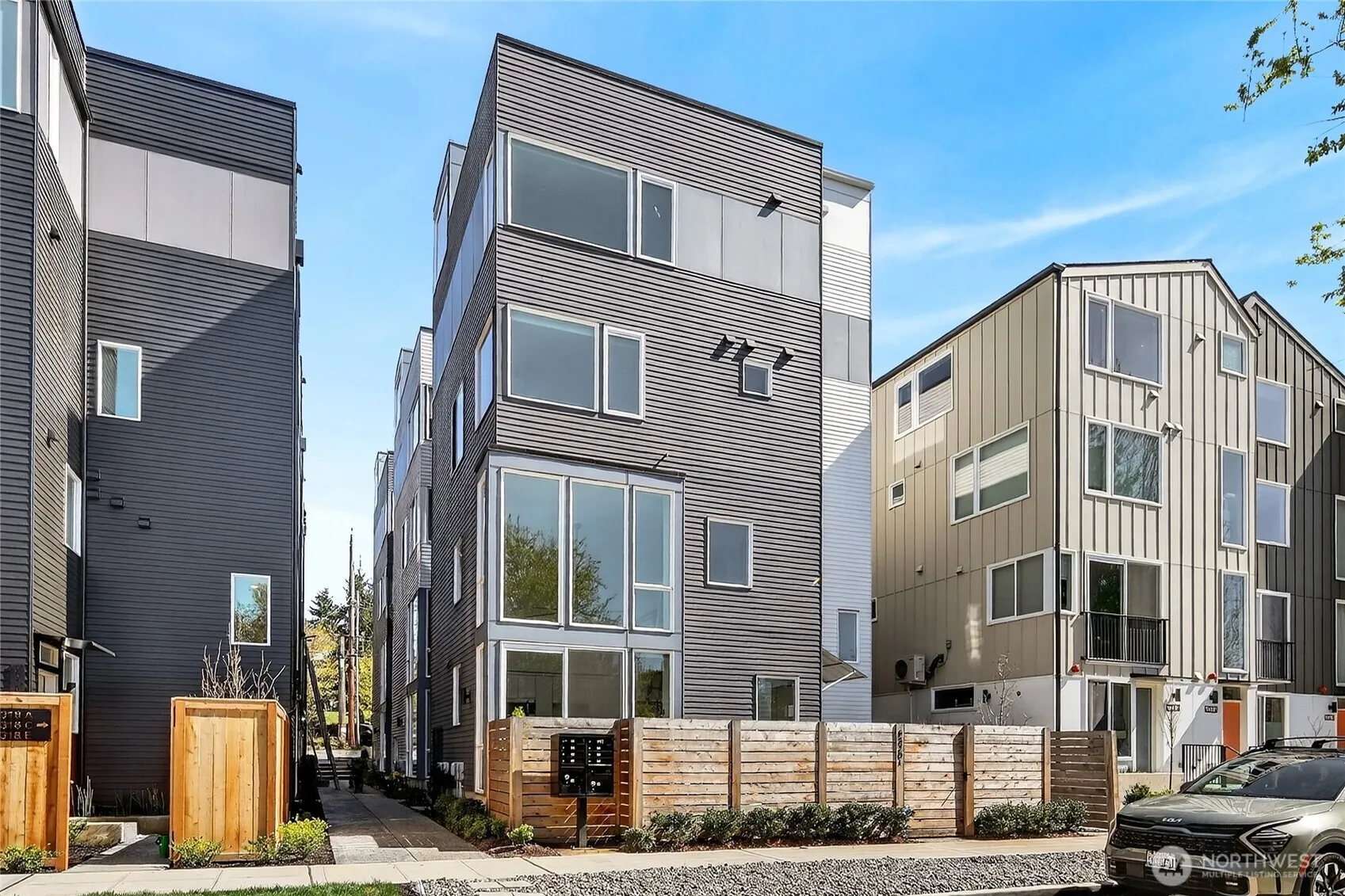 Property photo for 6320 41st Avenue Sw #b, Seattle photo 3