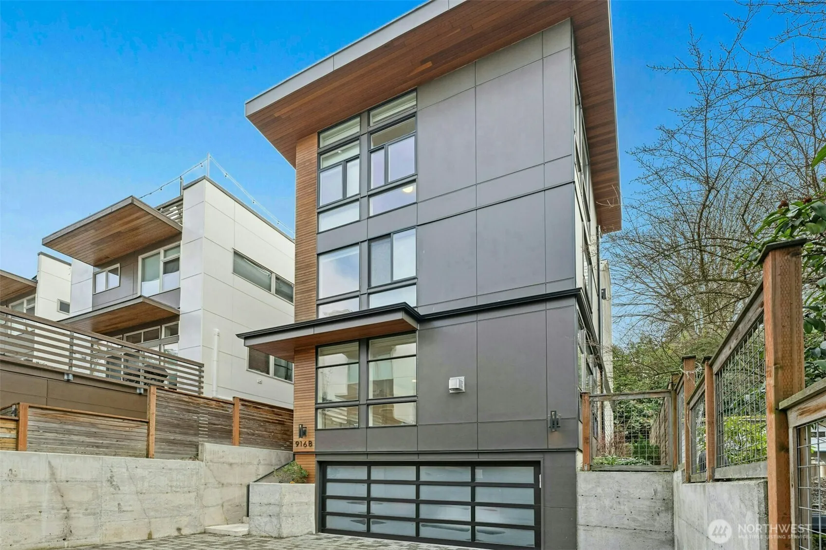 Property photo for 916 B 14th Avenue, Seattle photo 3