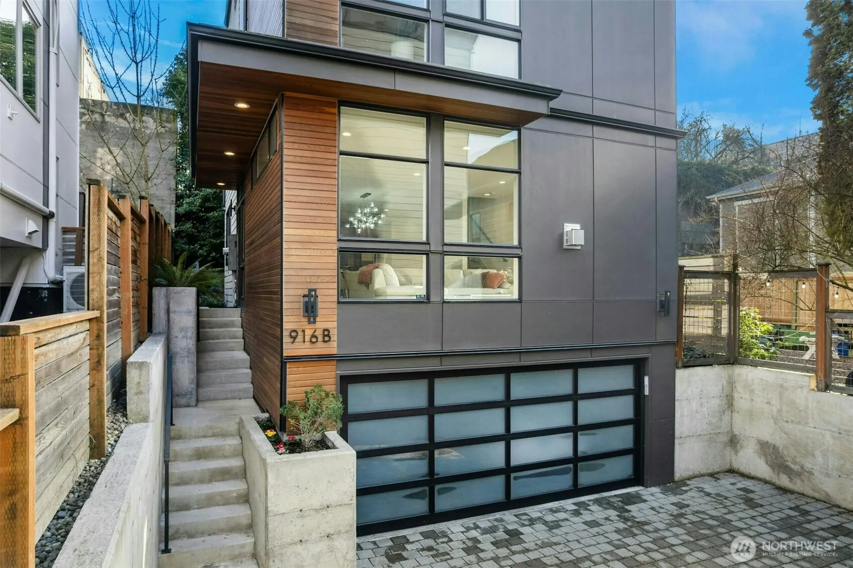 Property photo for 916 B 14th Avenue, Seattle photo 4