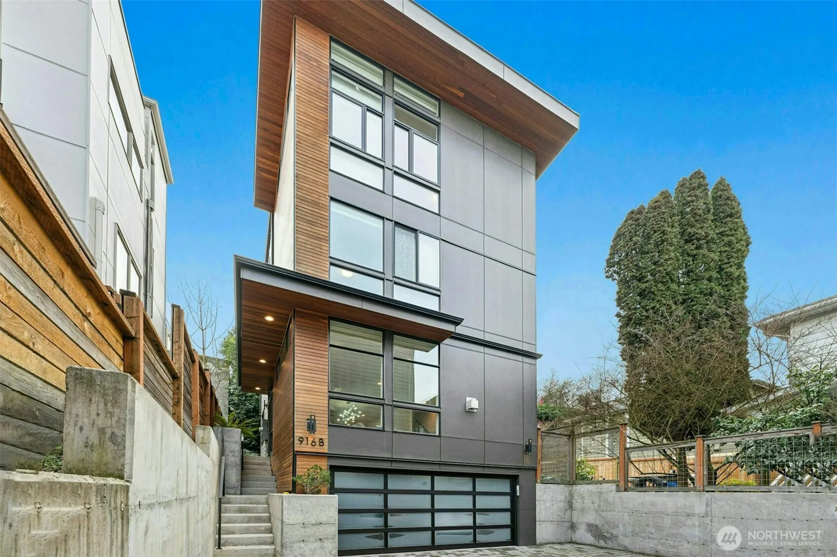 Property photo for 916 B 14th Avenue, Seattle photo 2