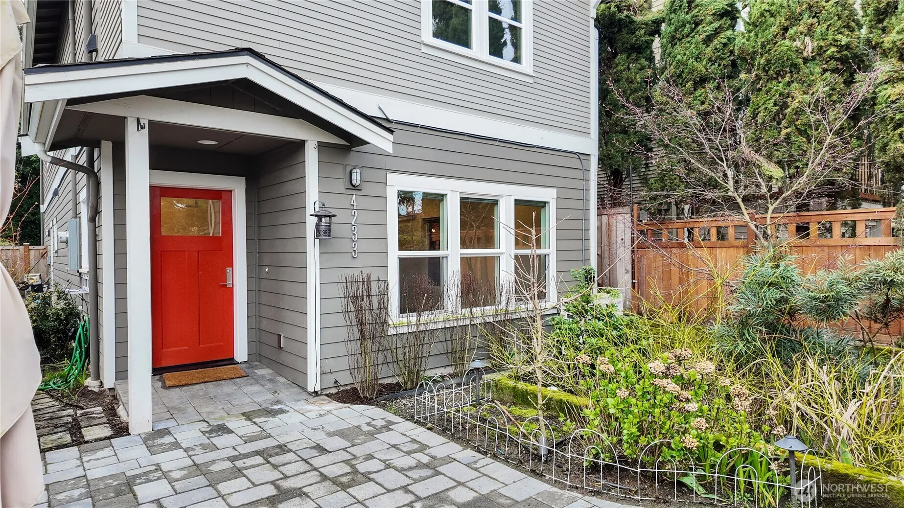 Property photo for 4233 S Lucile Street, Seattle photo 2