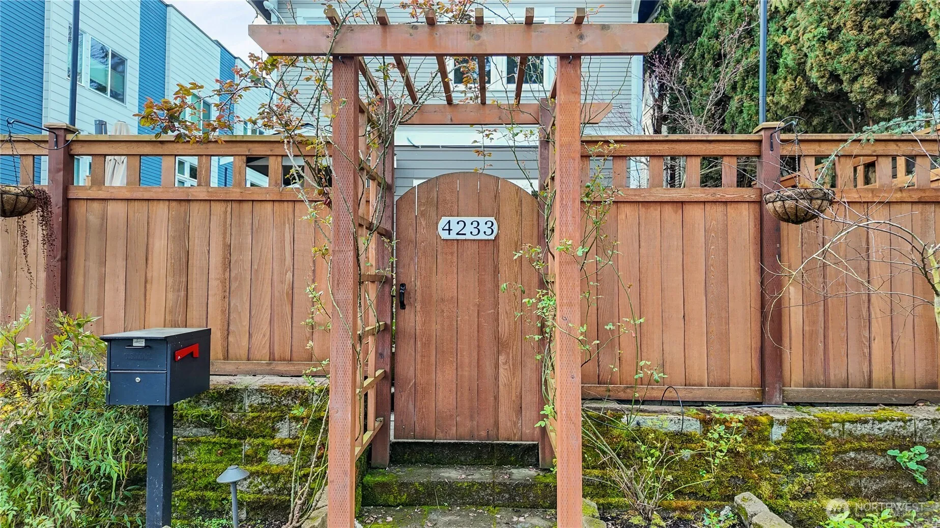 Property photo for 4233 S Lucile Street, Seattle photo 3