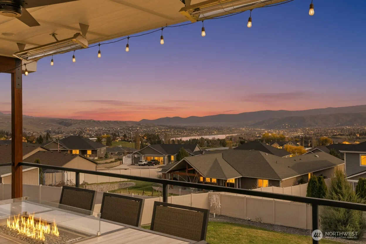 Property photo for 885 Autumn Crest Drive, Wenatchee