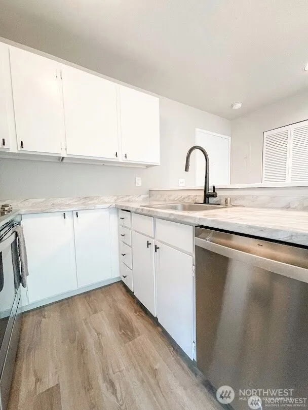 Property photo for 3429 Burke Avenue N ## 23, Seattle photo 4