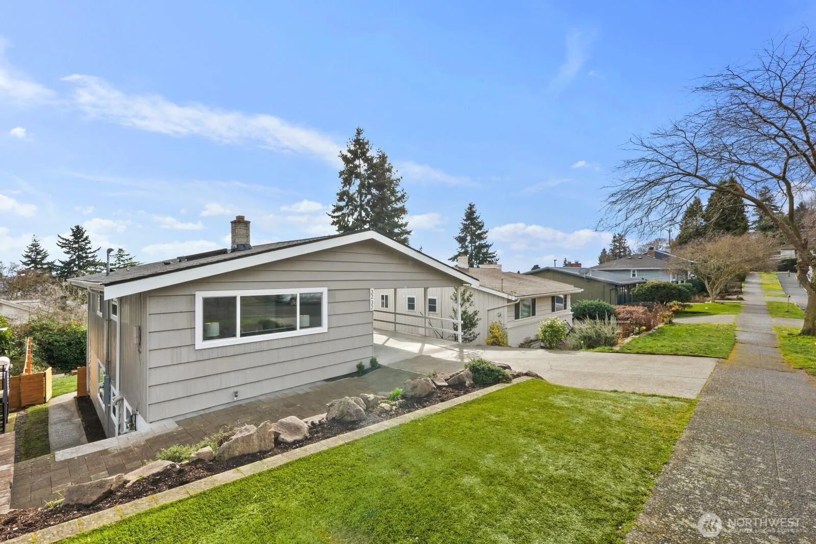 Property photo for 3232 26th Avenue W, Seattle photo 2
