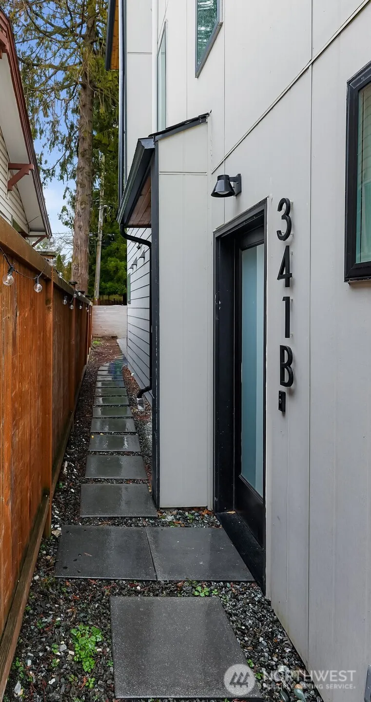 Property photo for 341 Nw 90th Street #b, Seattle photo 2