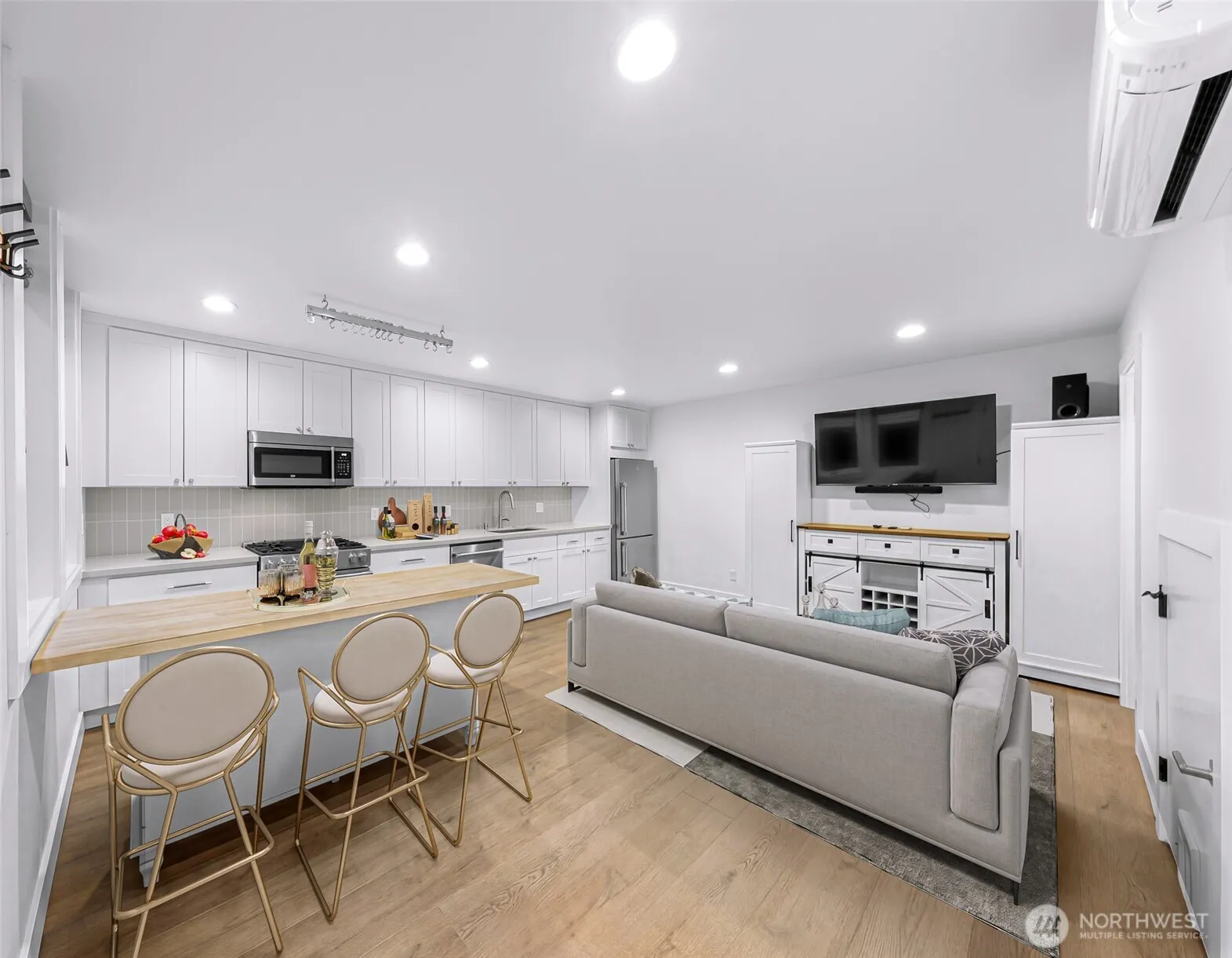 Property photo for 341 Nw 90th Street #b, Seattle photo 4