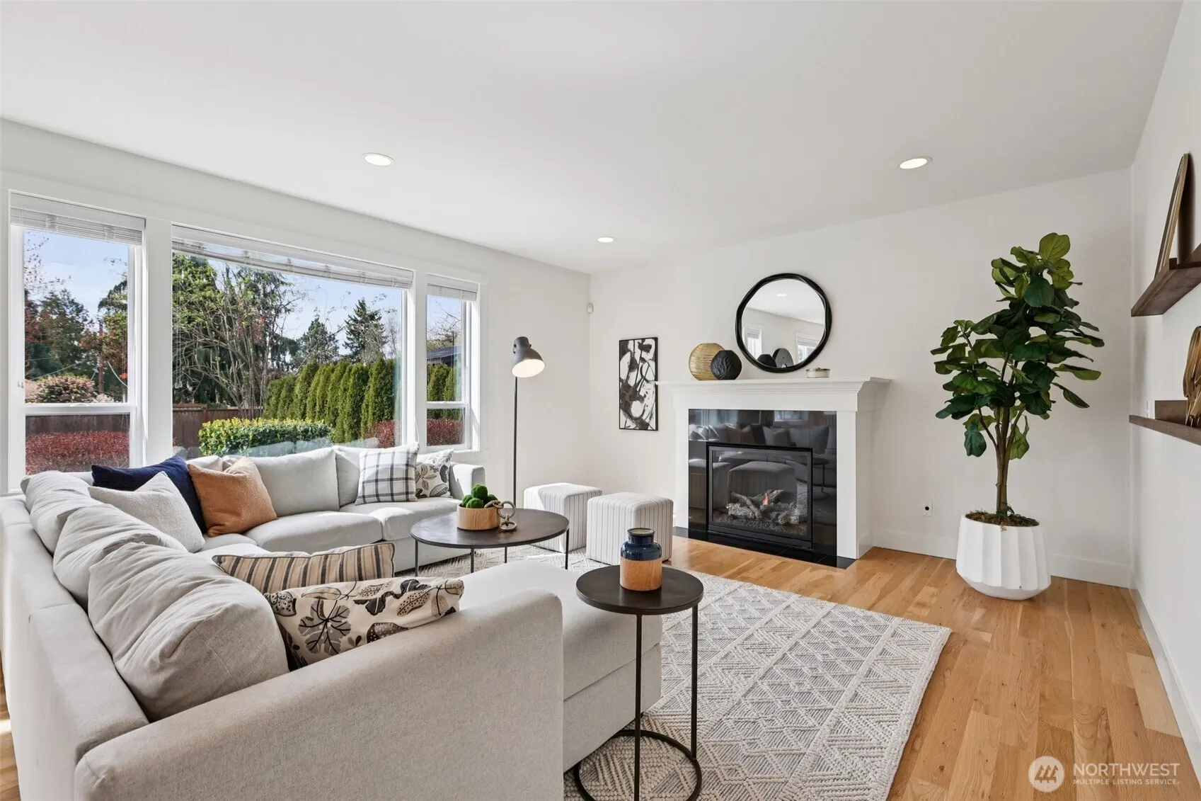 Property photo for 8535 4th Avenue Ne, Seattle photo 4