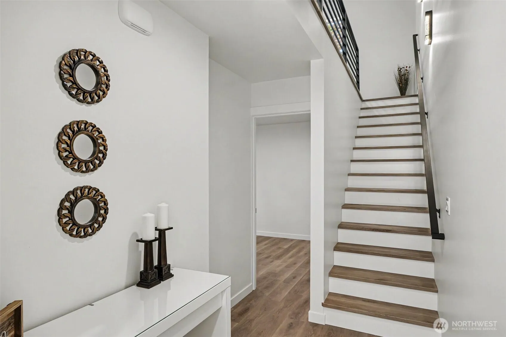 Property photo for 7776 Highland Park Way Sw #b, Seattle photo 4
