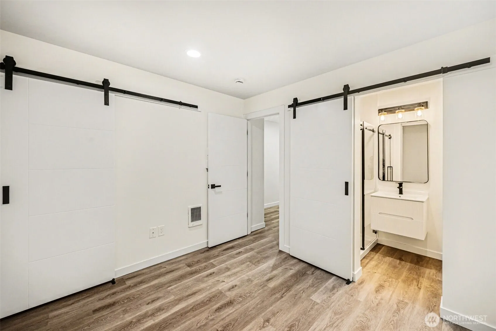 Property photo for 7776 Highland Park Way Sw #b, Seattle photo 5