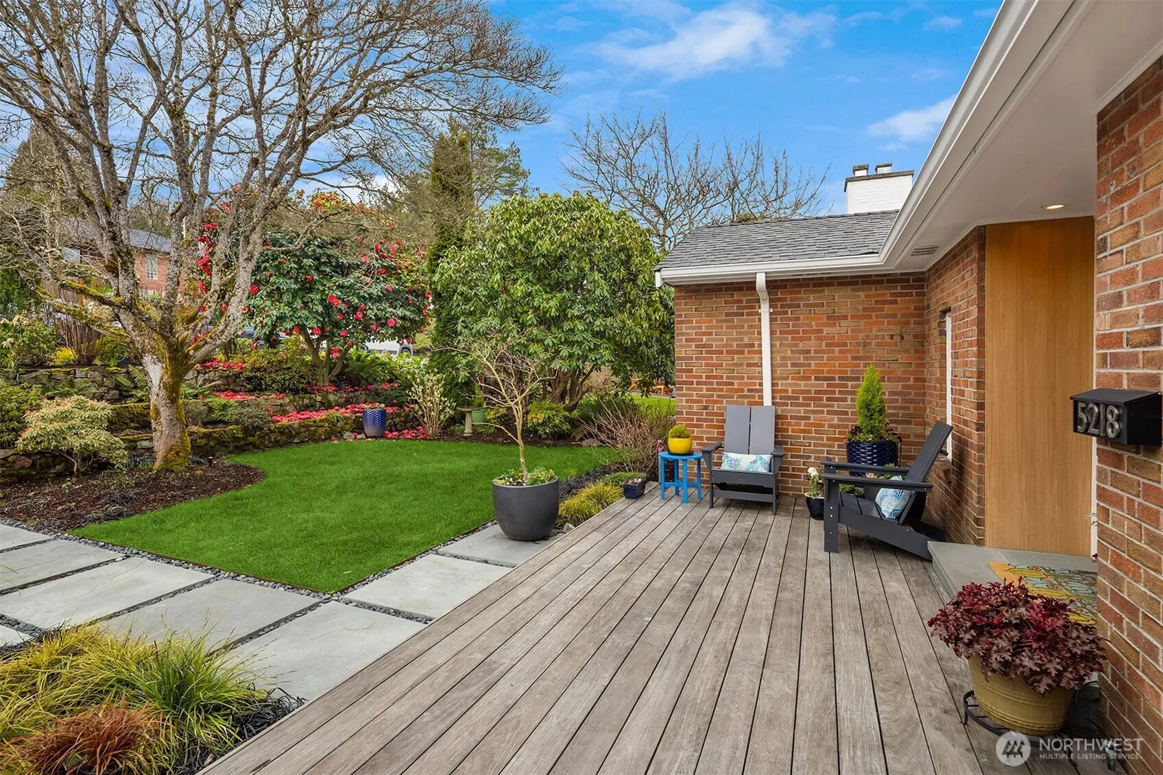 Property photo for 5218 Ivanhoe Place Ne, Seattle photo 4
