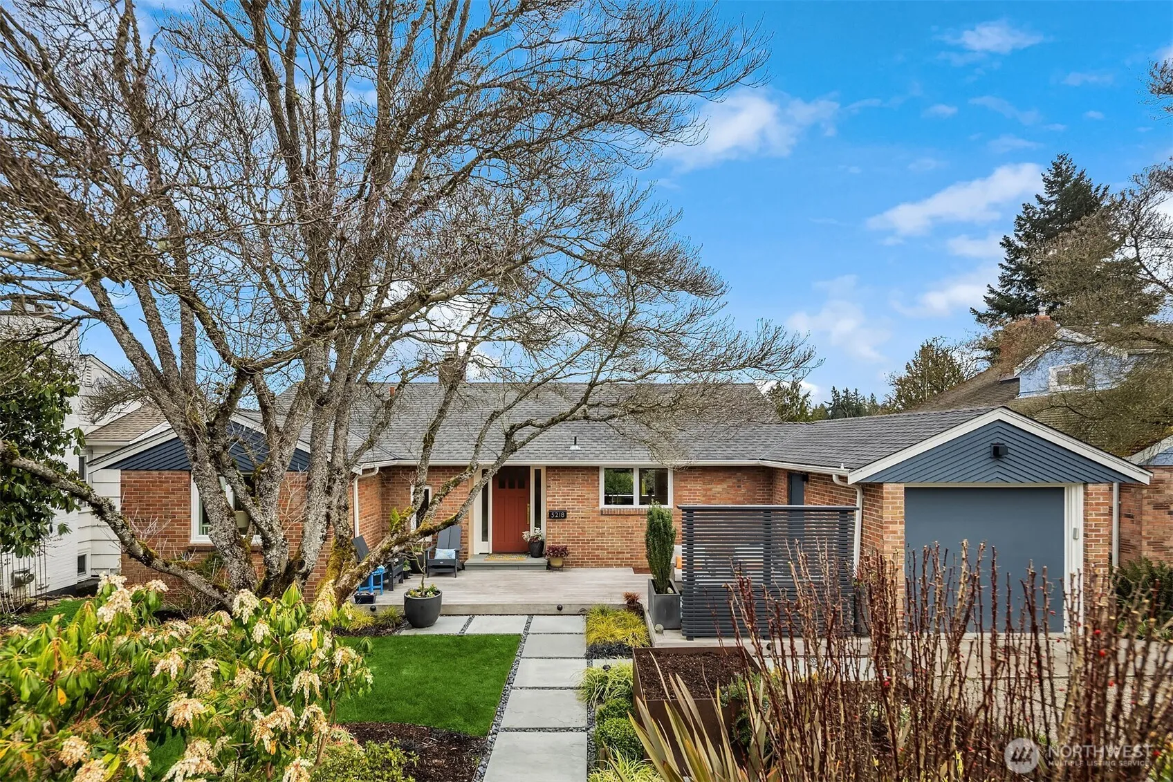 Property photo for 5218 Ivanhoe Place Ne, Seattle
