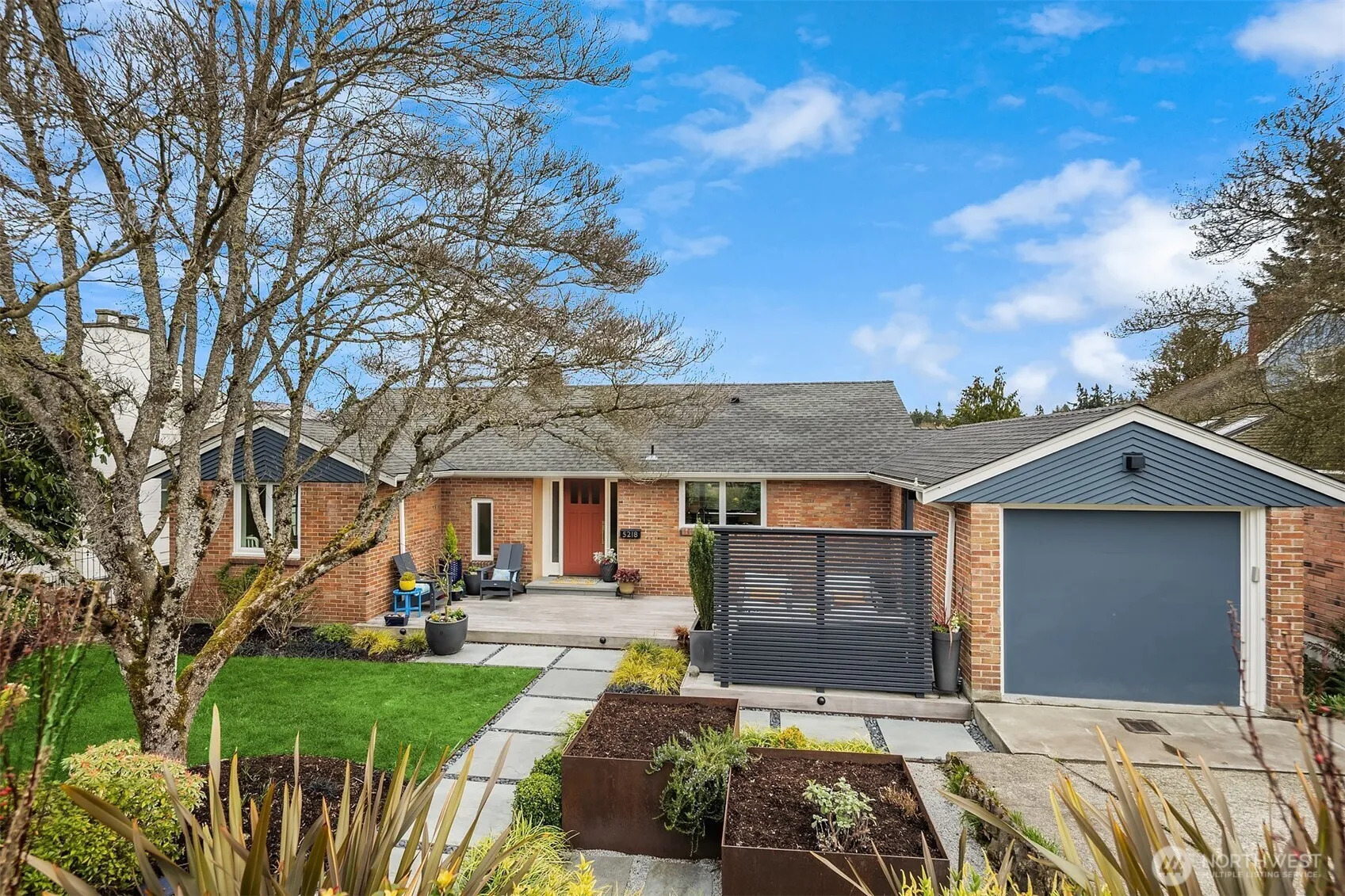 Property photo for 5218 Ivanhoe Place Ne, Seattle photo 2