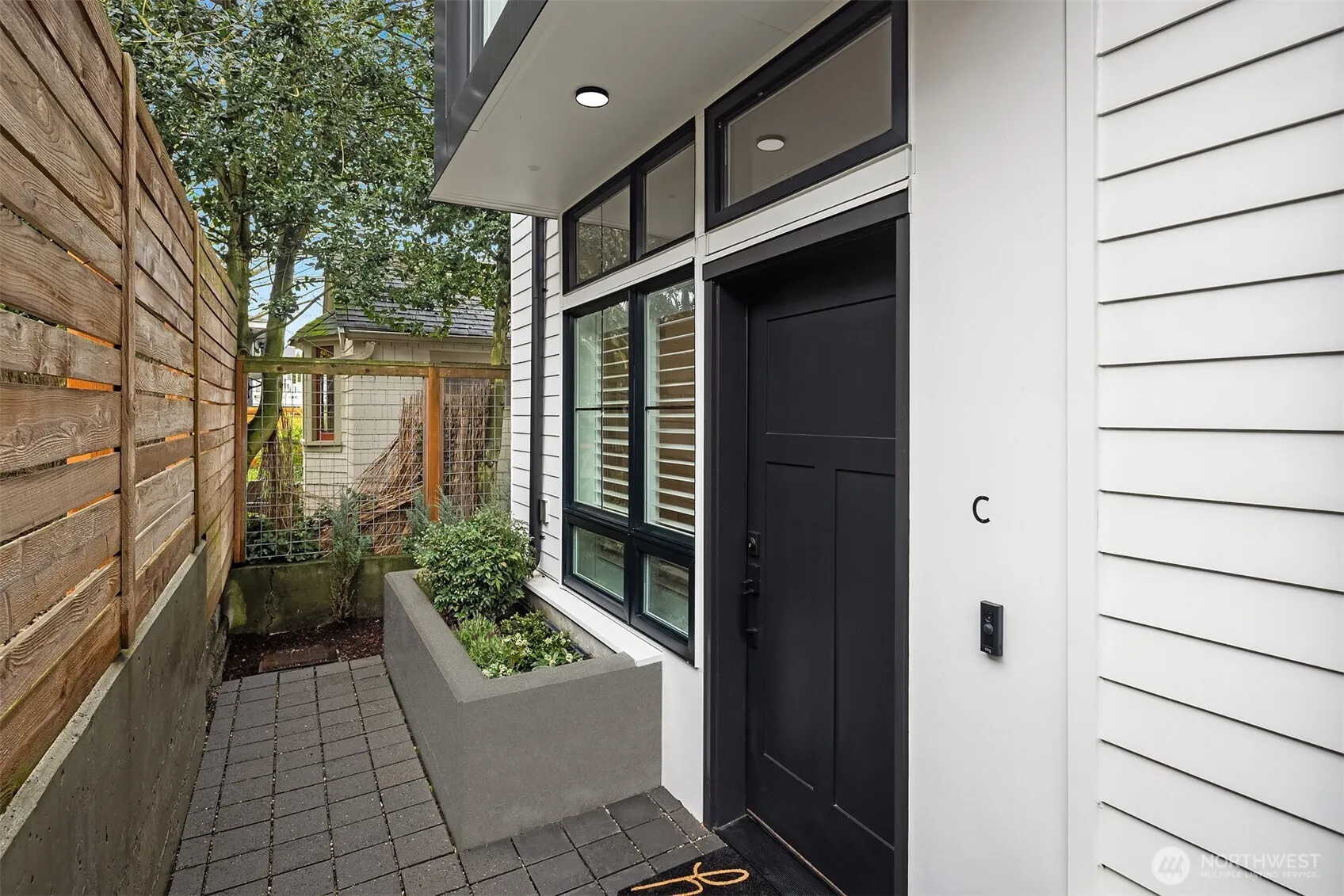 Property photo for 6041 42nd Avenue Sw, Seattle photo 3