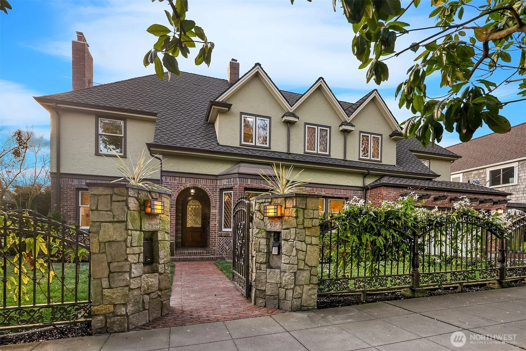 2409 29th Avenue W, Seattle