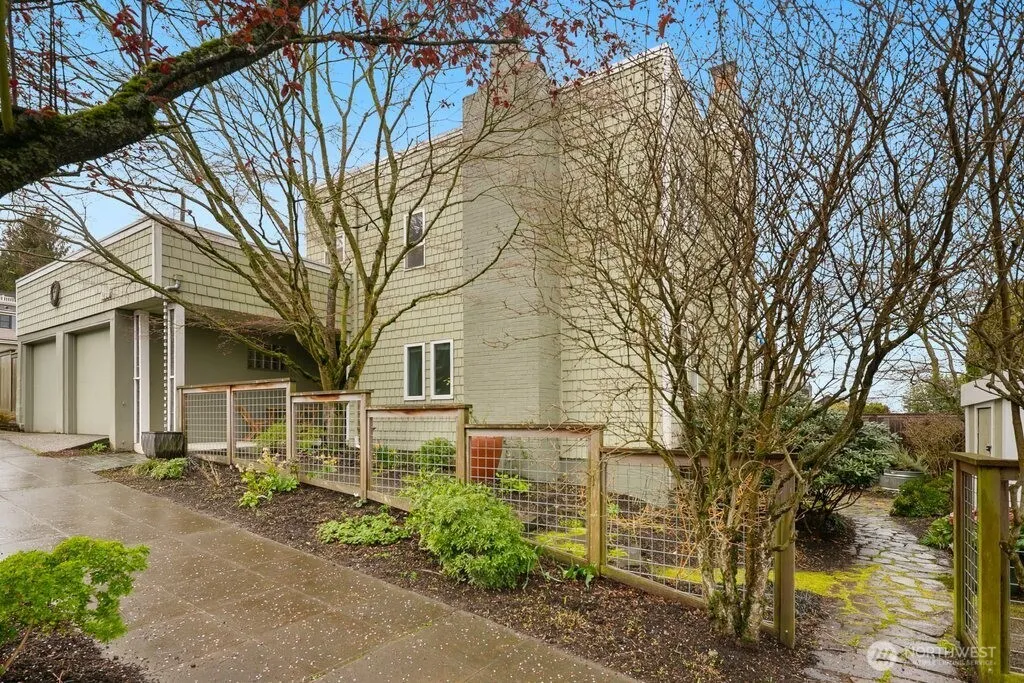 Property photo for 4200 Sw Atlantic Street, Seattle photo 3