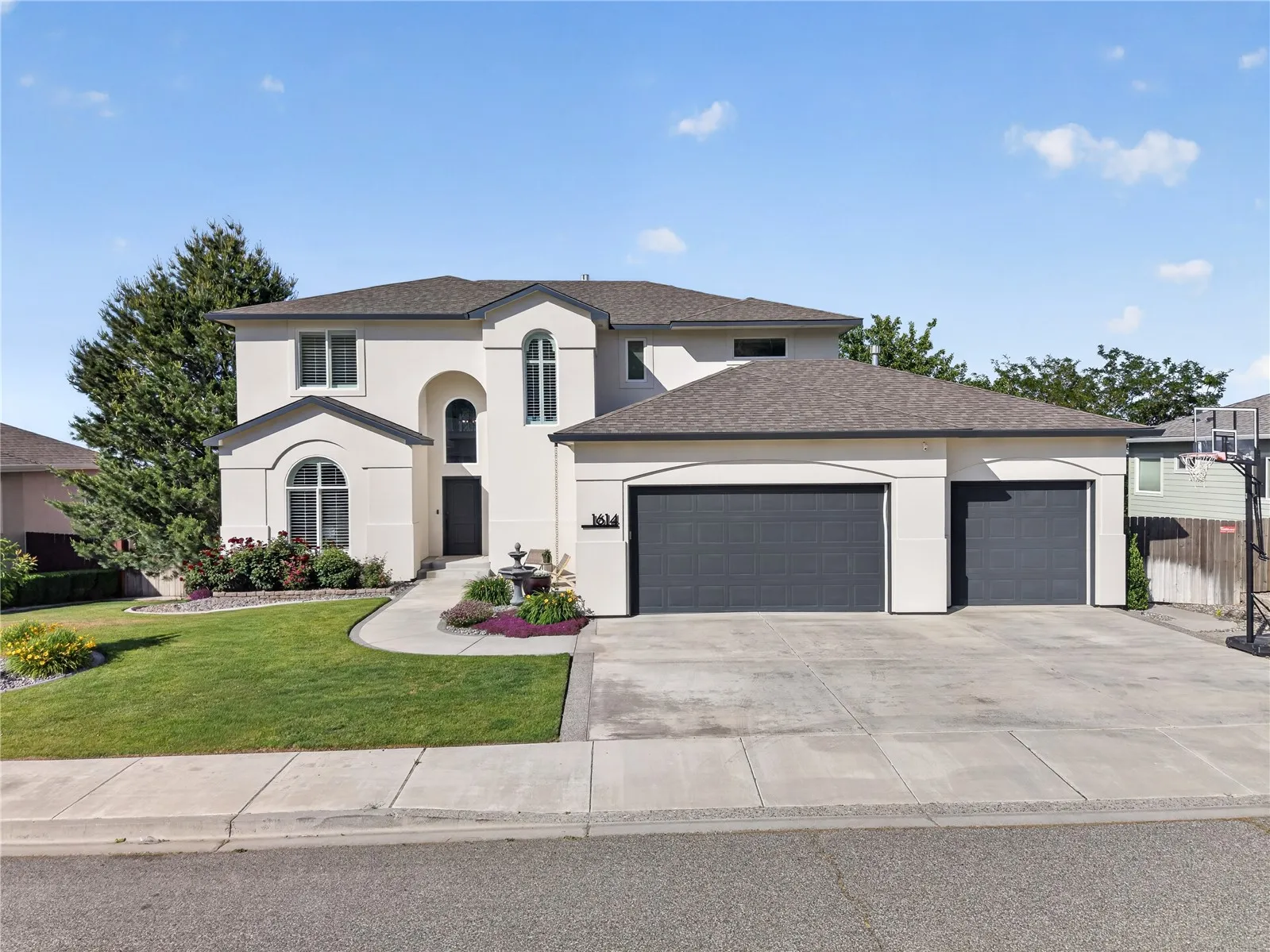 Property photo for 1614 W 51st Avenue, Kennewick