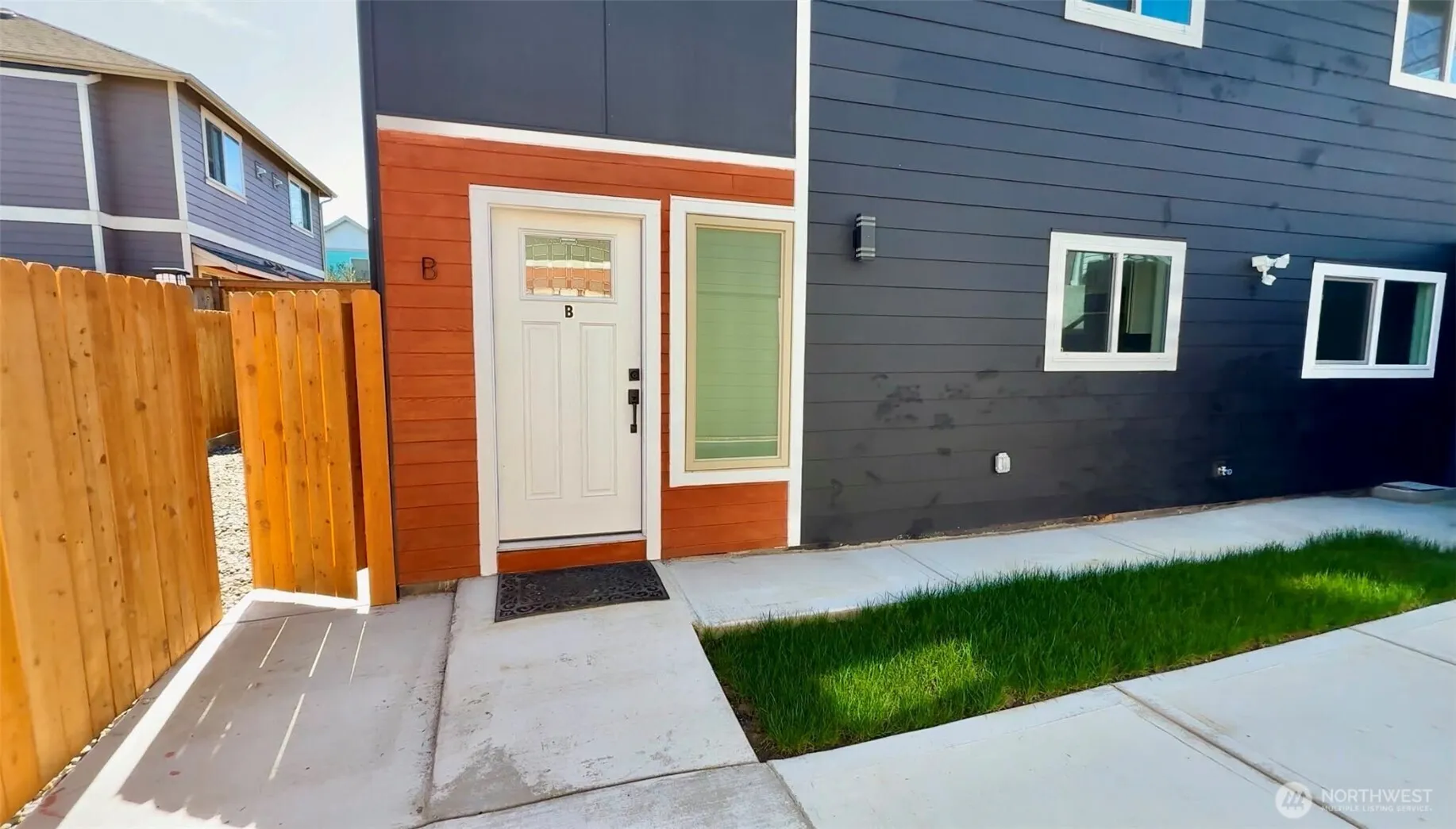 Property photo for 9040 17th Avenue Sw, Seattle photo 3