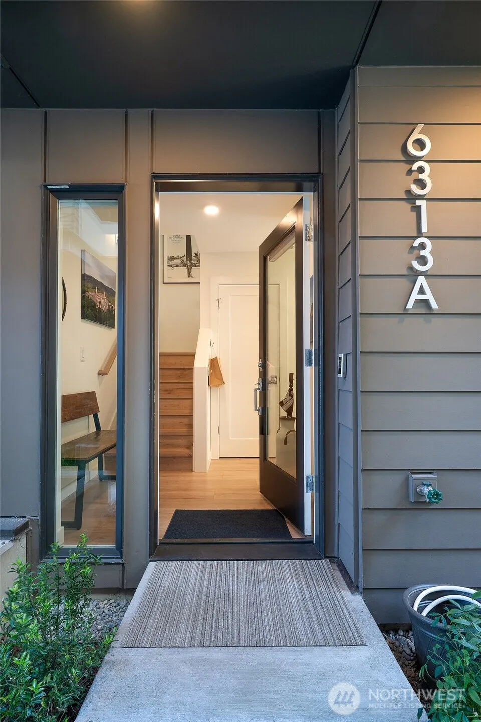 Property photo for 6313 9th Avenue Ne #a, Seattle photo 2
