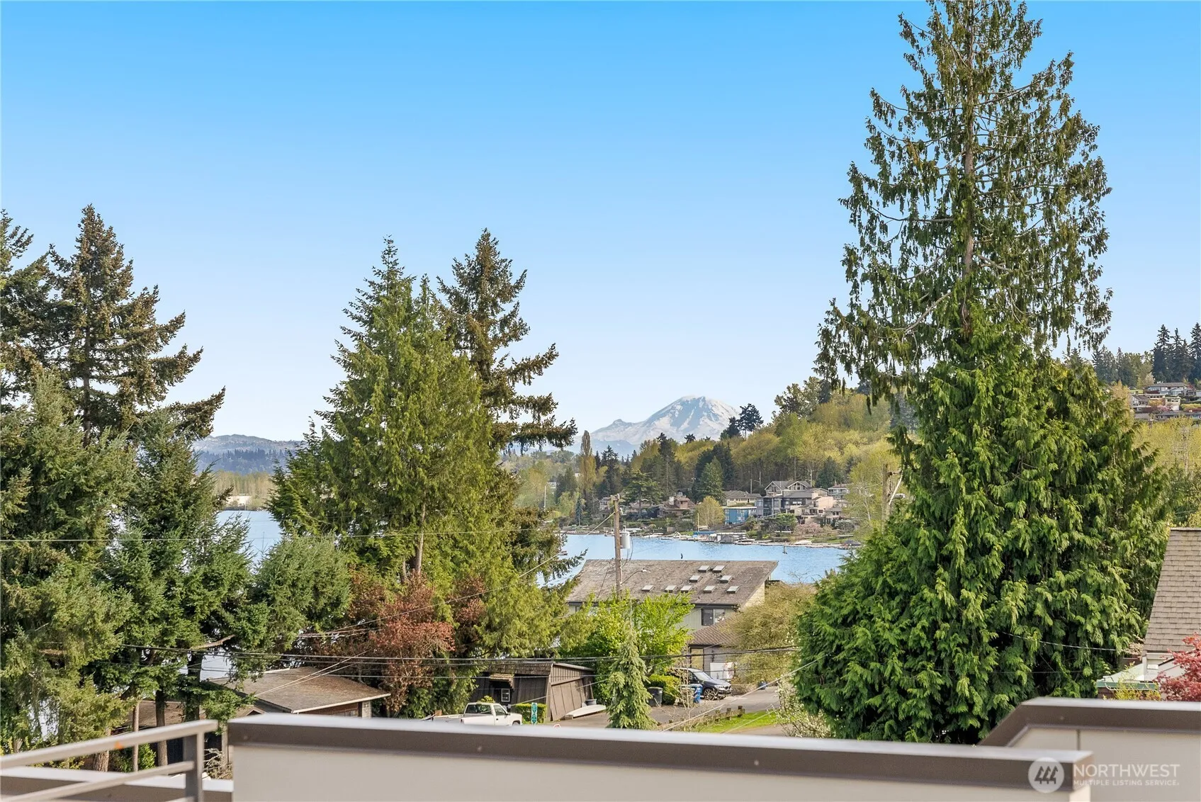 Property photo for 9719 Lake Shore Boulevard Ne, Seattle photo 5