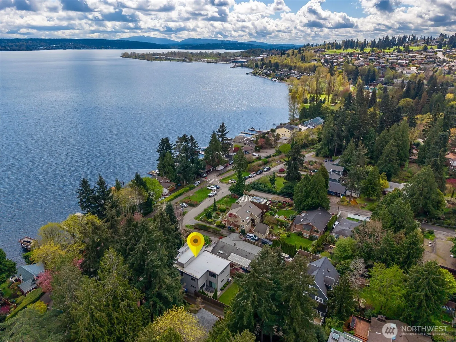 Property photo for 9719 Lake Shore Boulevard Ne, Seattle photo 5