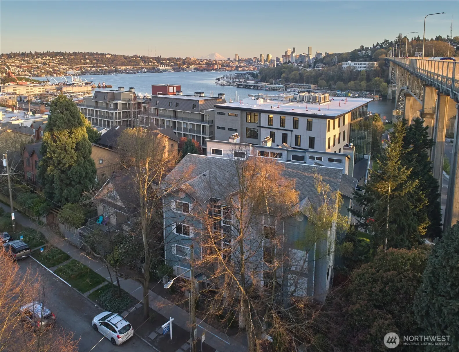 Property photo for 909 N 35th Street #402, Seattle