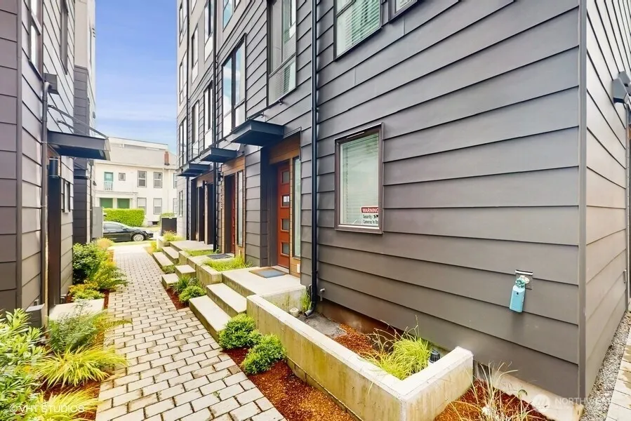 Property photo for 442 13th Avenue, Seattle photo 3