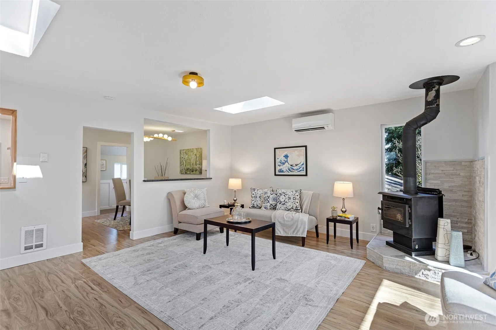Property photo for 302 S Barton Street, Seattle photo 4