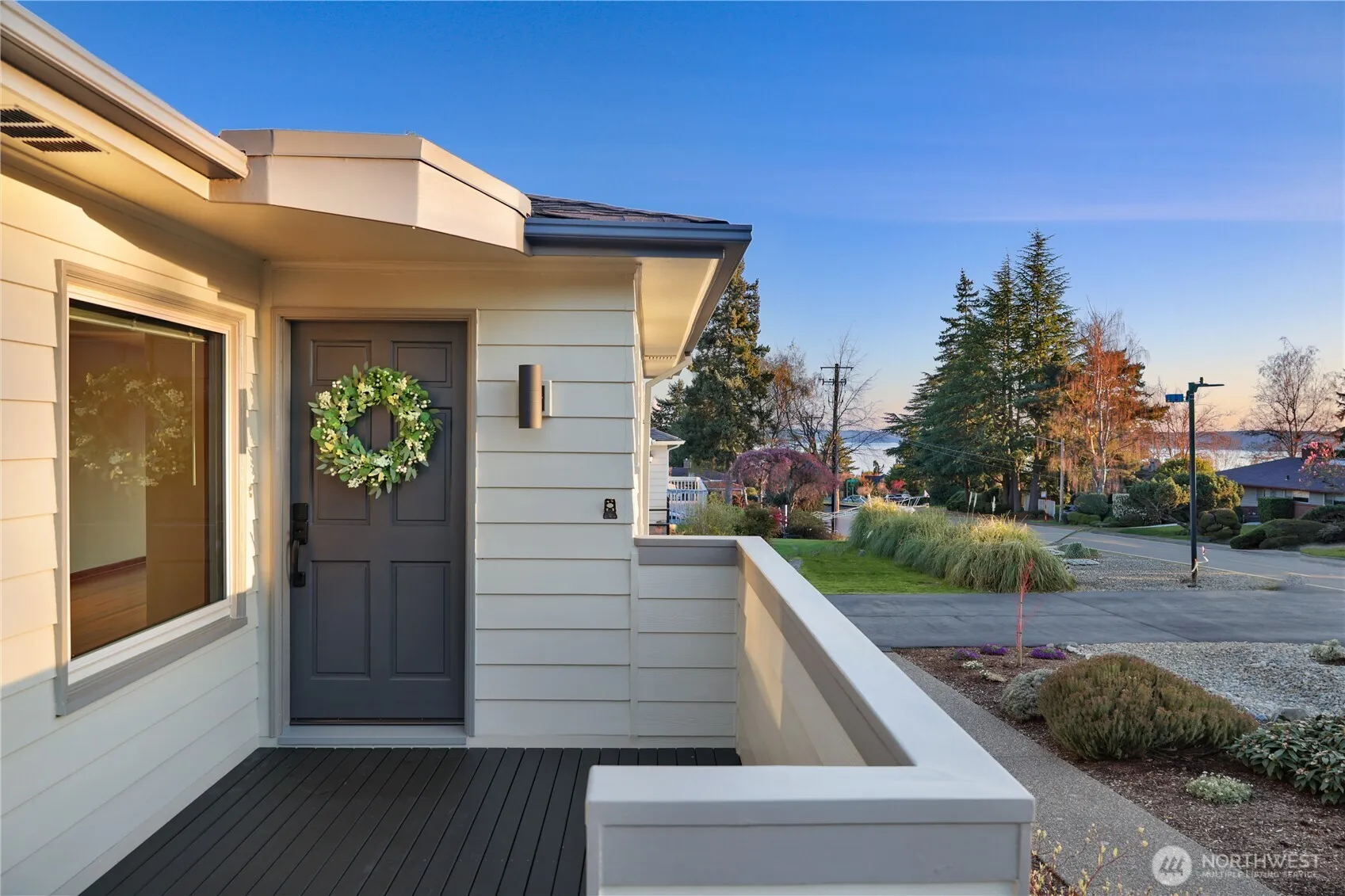 Property photo for 10850 Marine View Drive Sw, Seattle photo 2