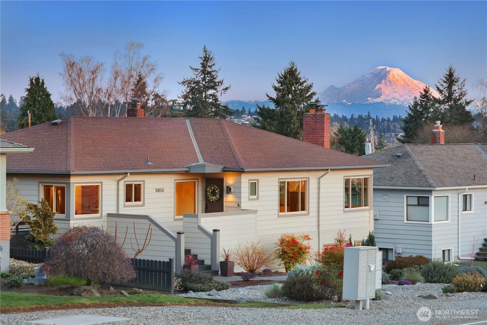 Property photo for 10850 Marine View Drive Sw, Seattle