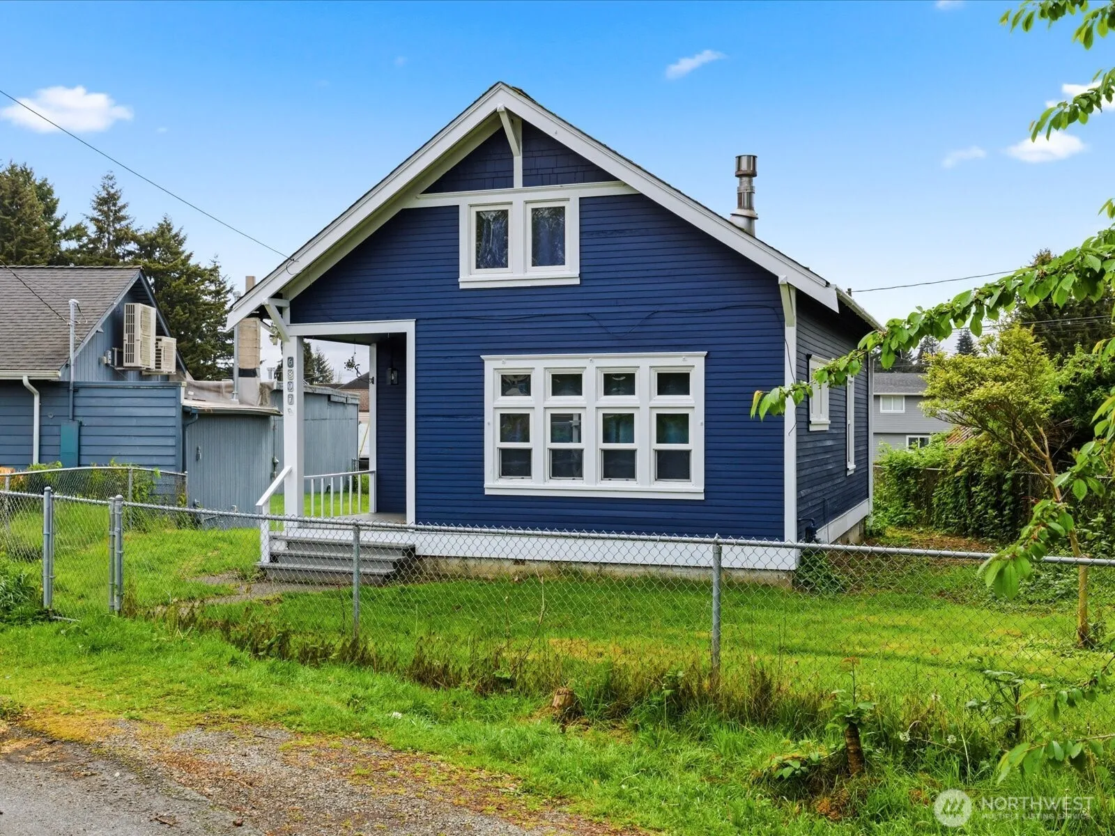 Property photo for 6807 Commercial Avenue, Everett