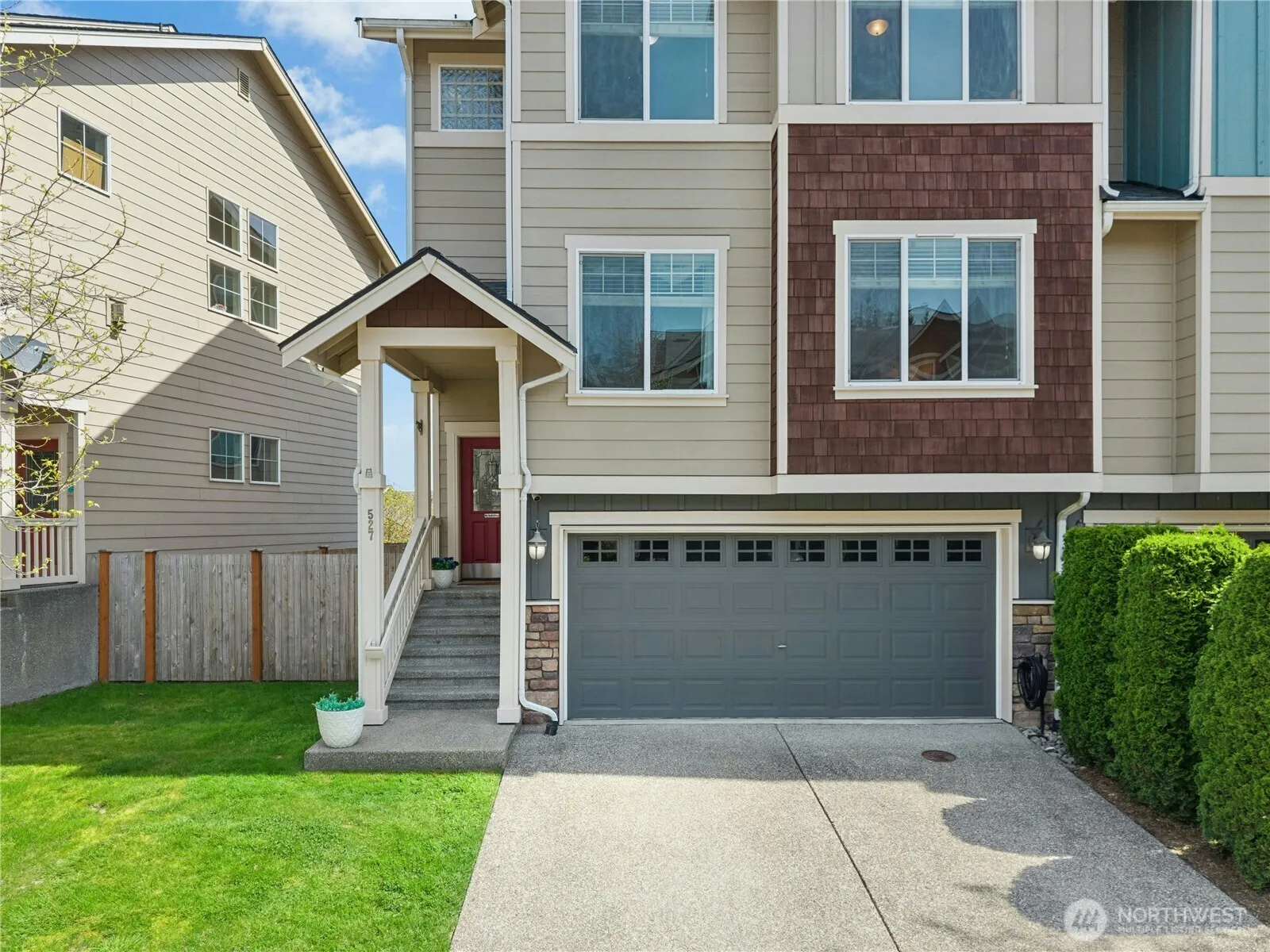 Property photo for 527 Pilchuck Path, Everett photo 2