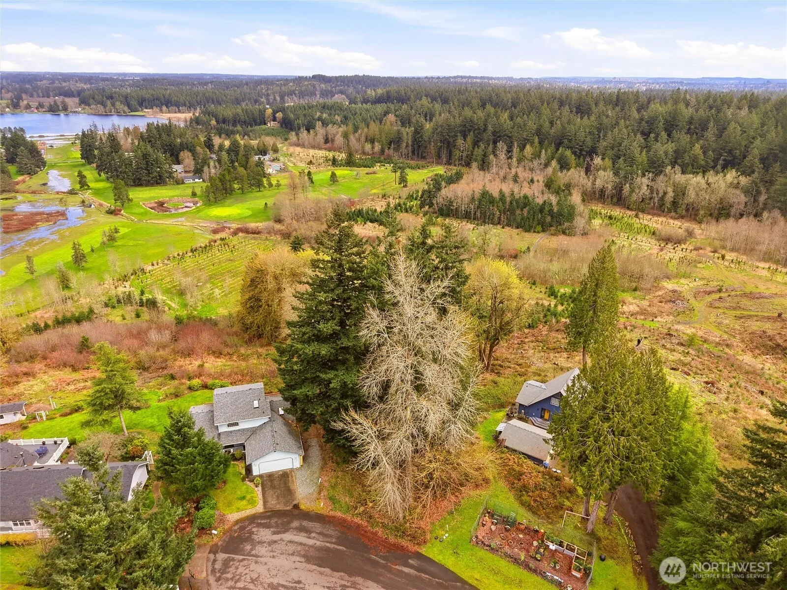 Property photo for 2411 Lakeview Court Sw, Olympia photo 2