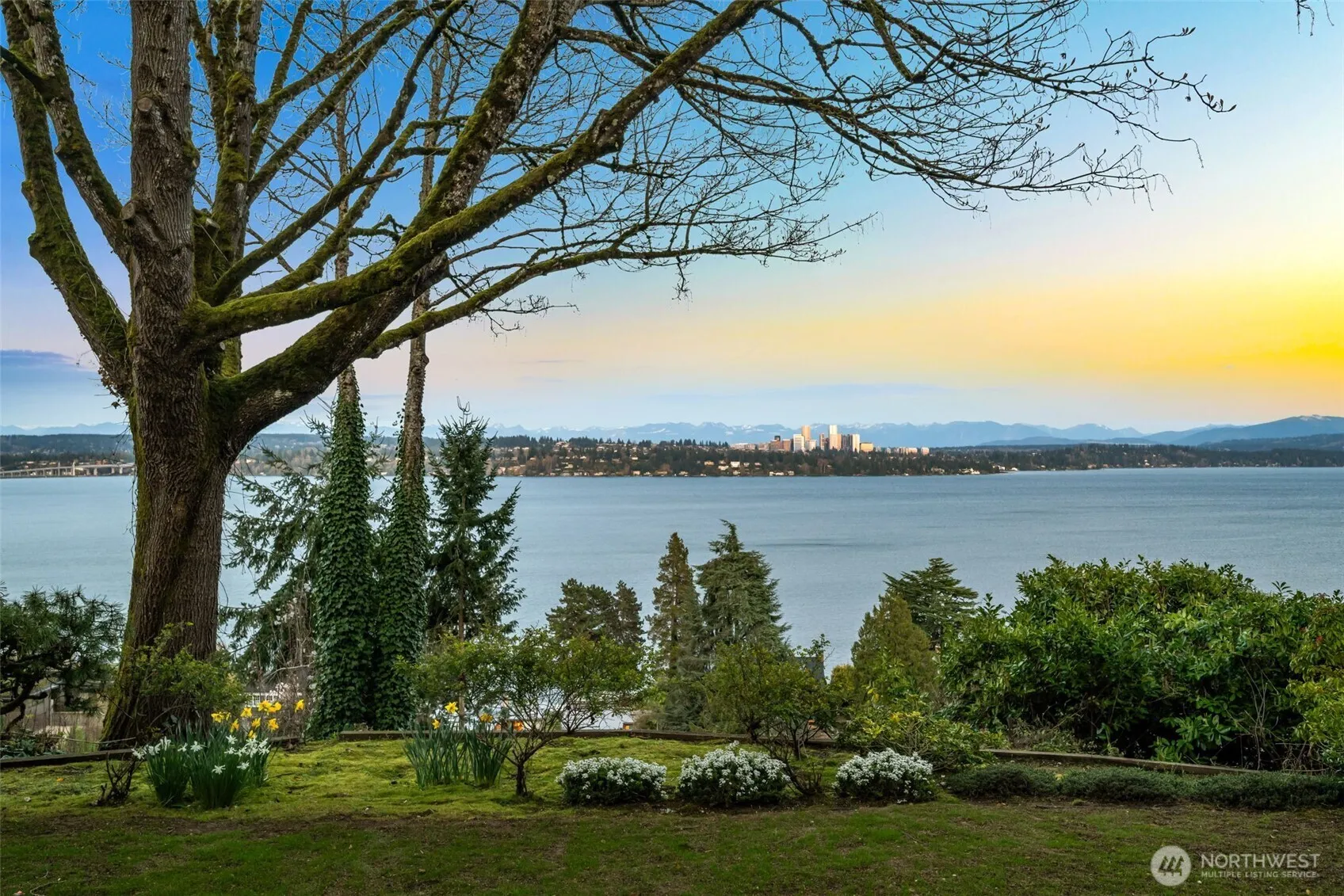 Property photo for 520 36th Avenue E, Seattle photo 2