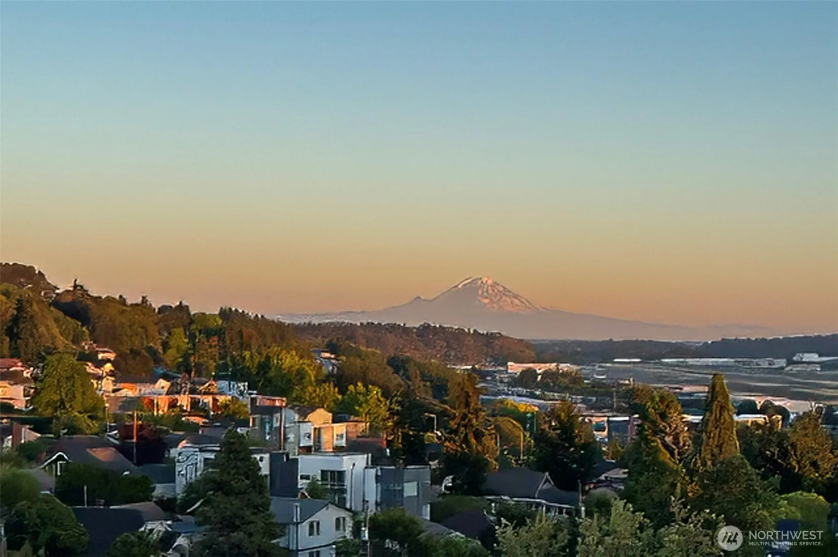 Property photo for 5560 15th Avenue S, Seattle photo 2