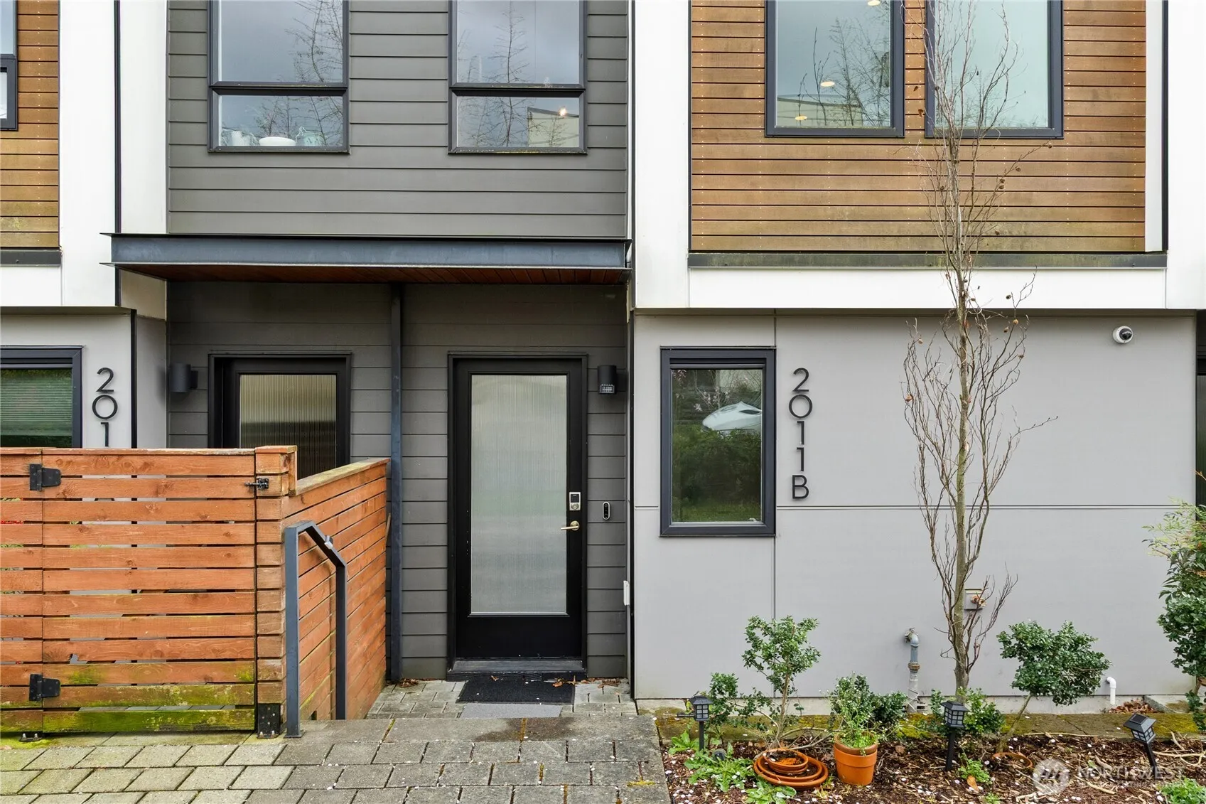 Property photo for 2011 Nw 64th Street #b, Seattle photo 3