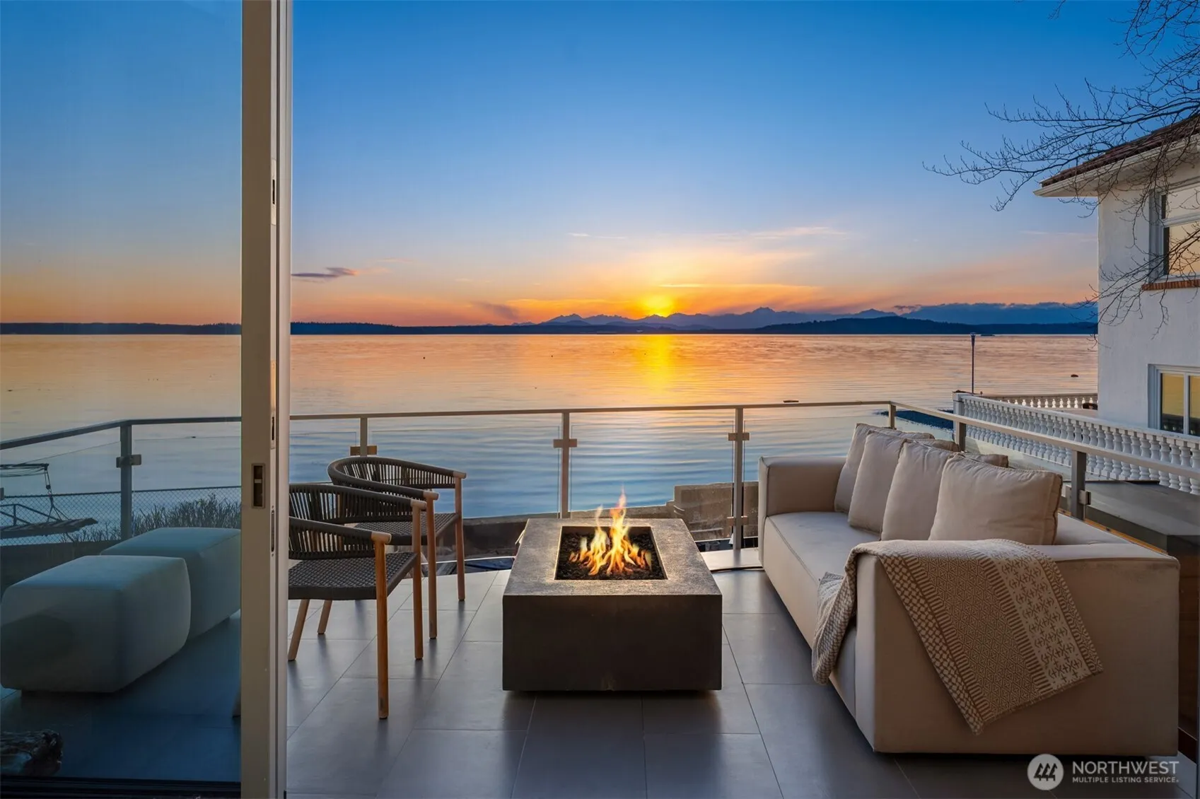 Property photo for 4717 Beach Drive Sw, Seattle