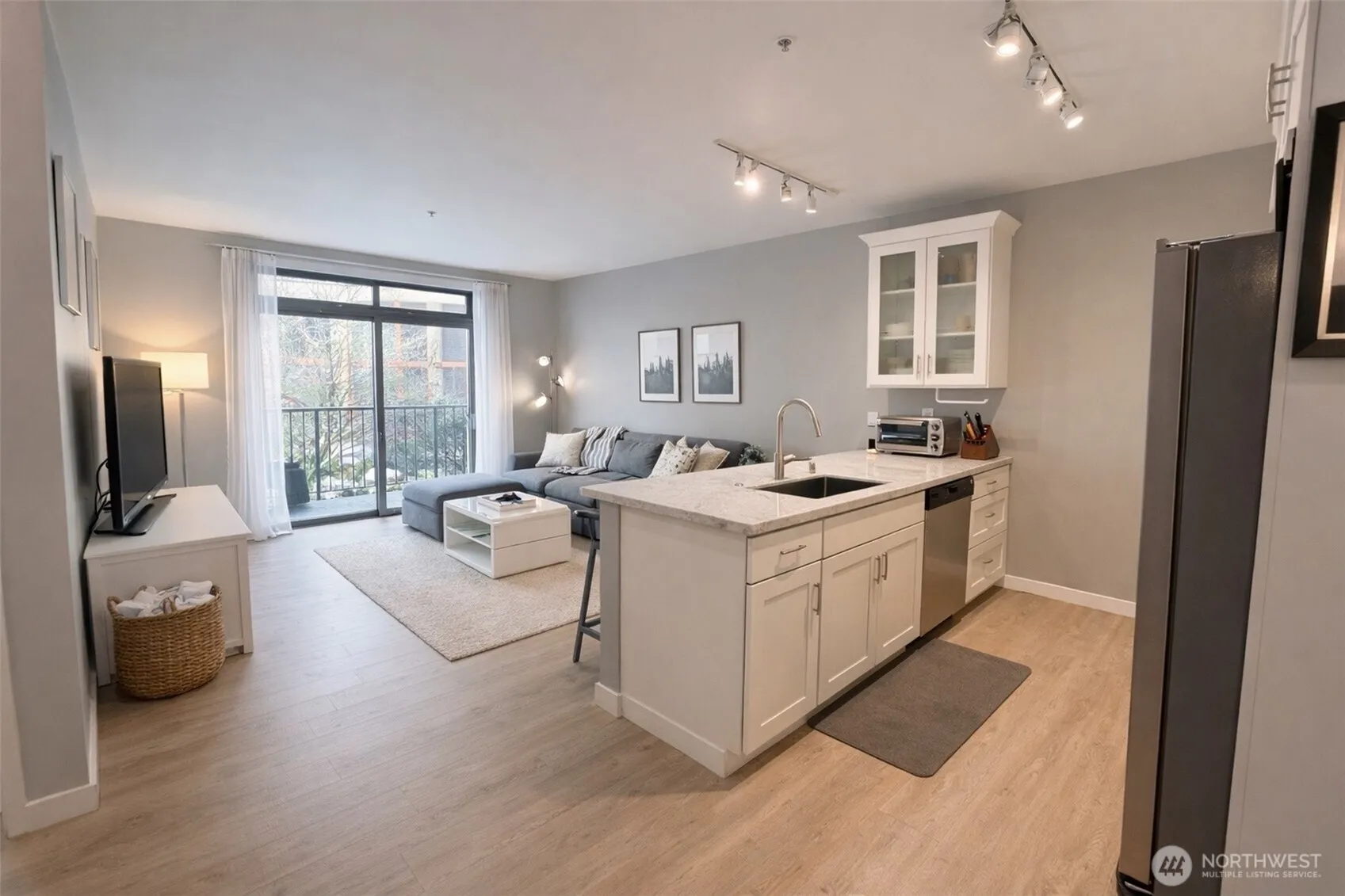 Property photo for 1414 12th Avenue #411, Seattle photo 4