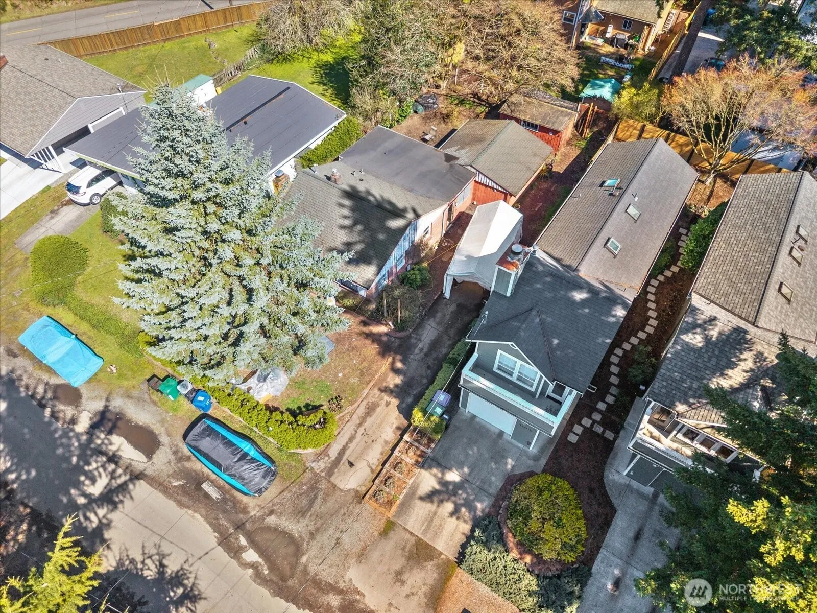 Property photo for 14022 Roslyn Place N, Seattle photo 5