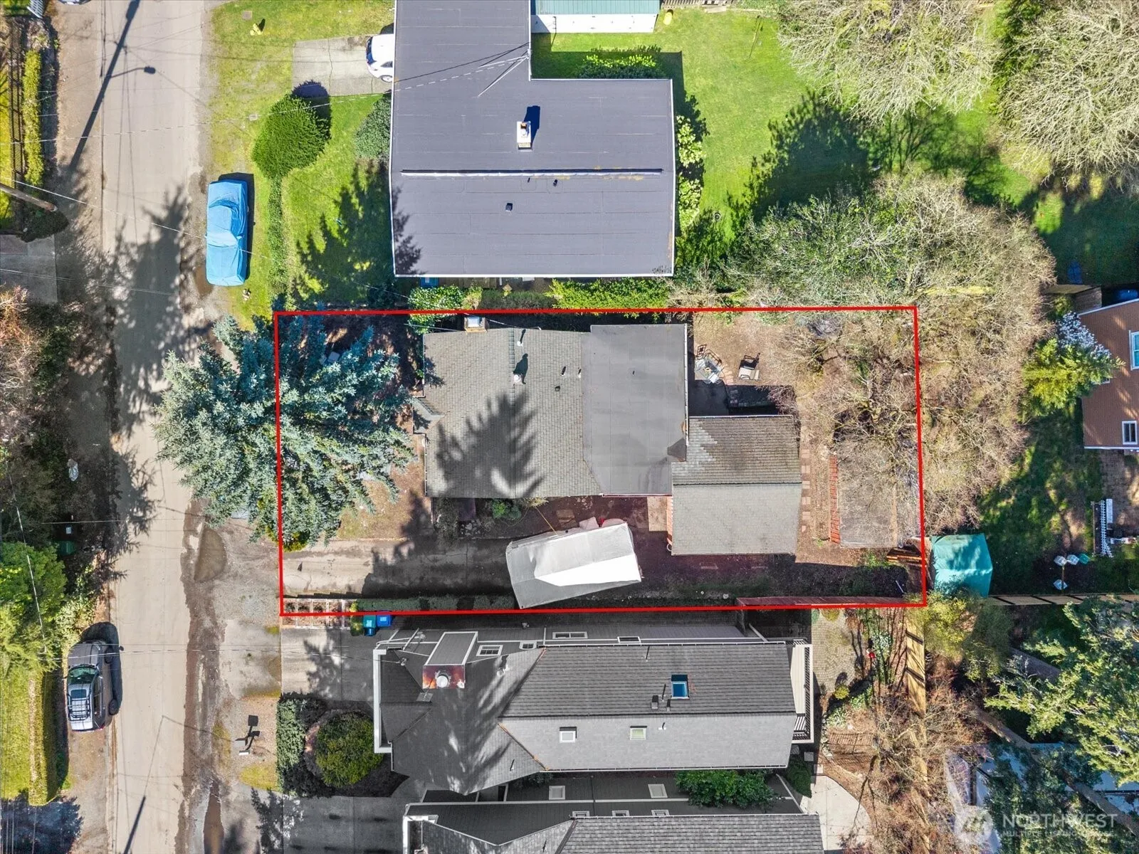 Property photo for 14022 Roslyn Place N, Seattle photo 2