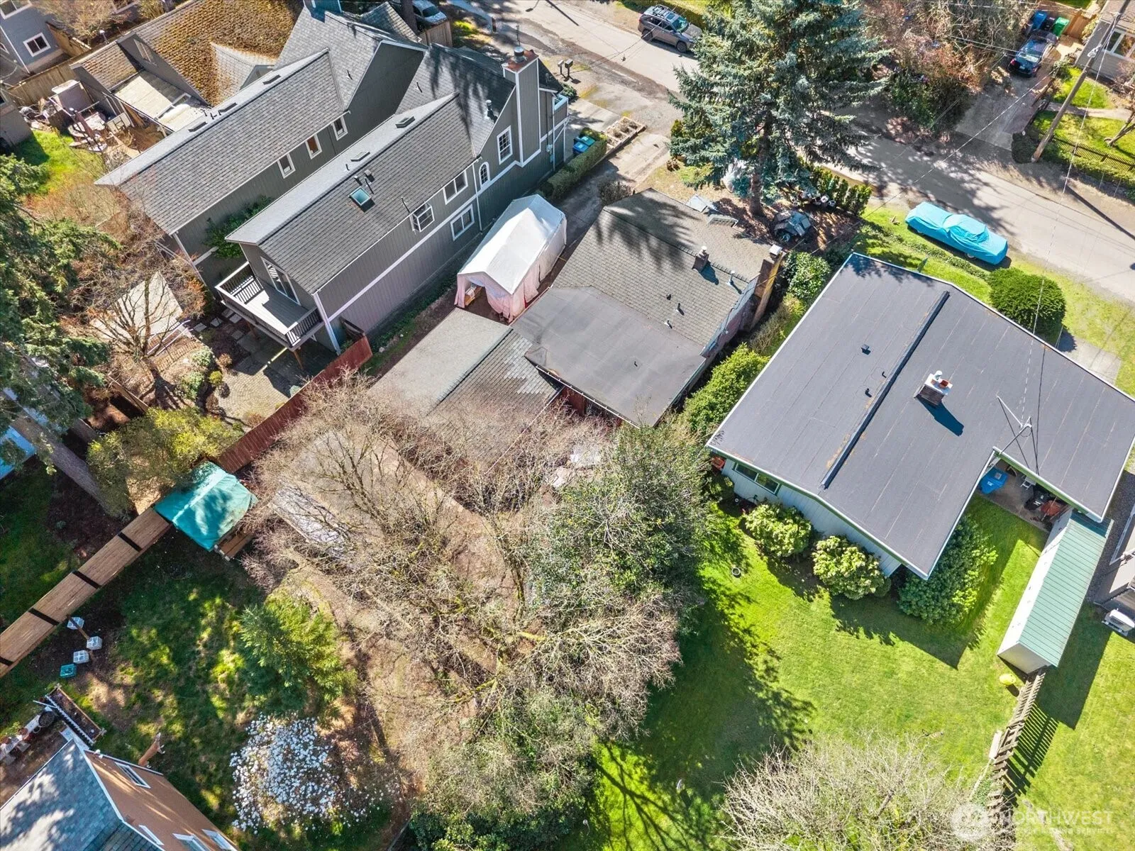 Property photo for 14022 Roslyn Place N, Seattle photo 4