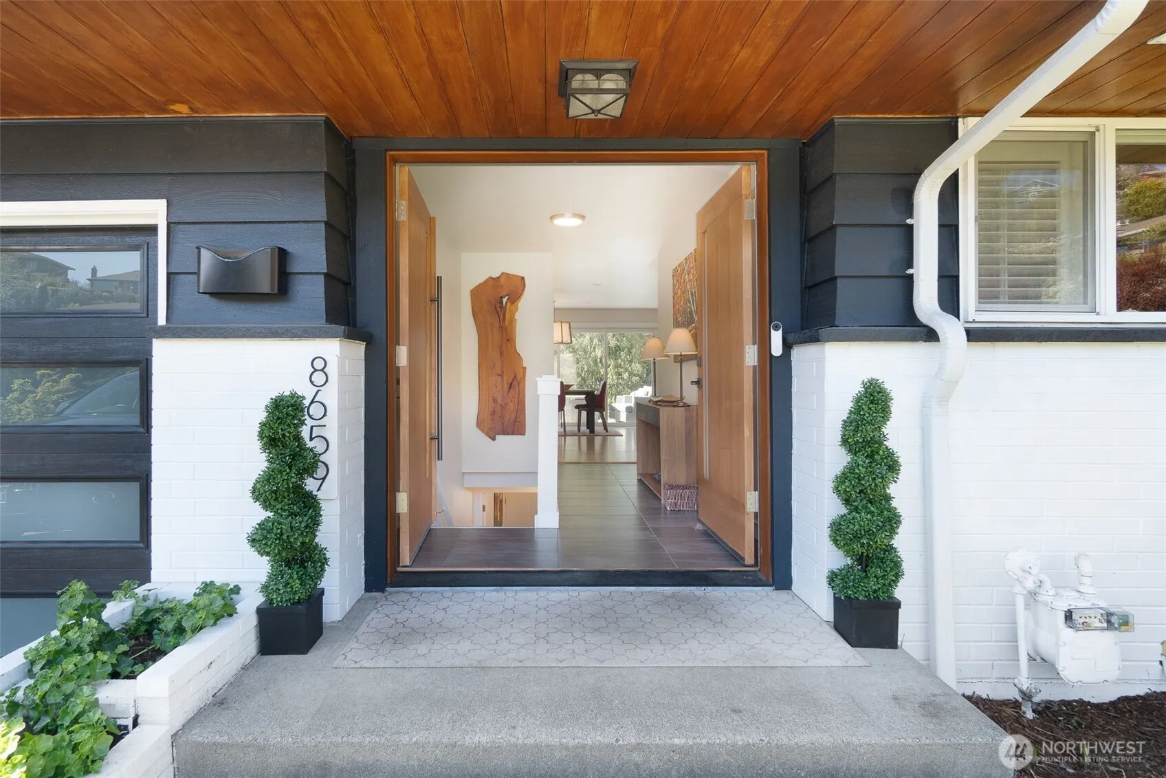 Property photo for 8659 Fauntlee Crest Sw, Seattle photo 2