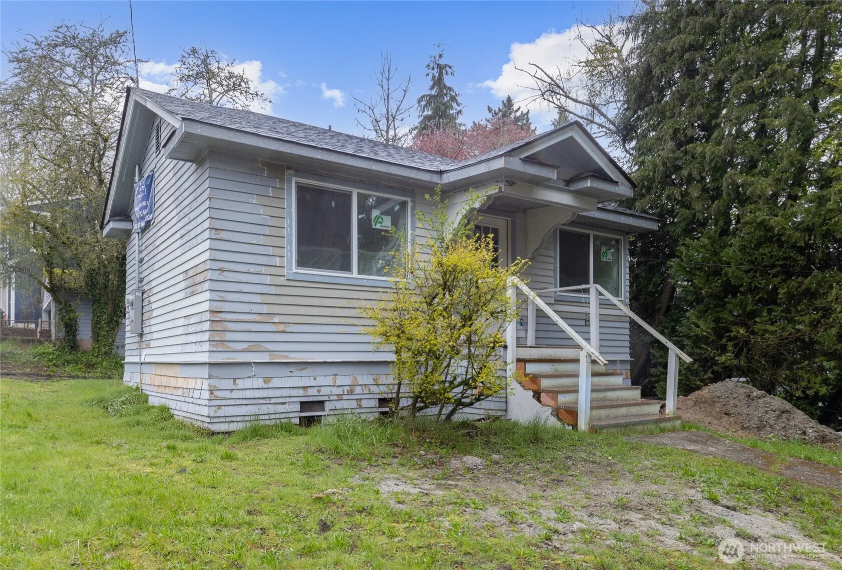 Property photo for 9617 15th Avenue Ne, Seattle photo 2