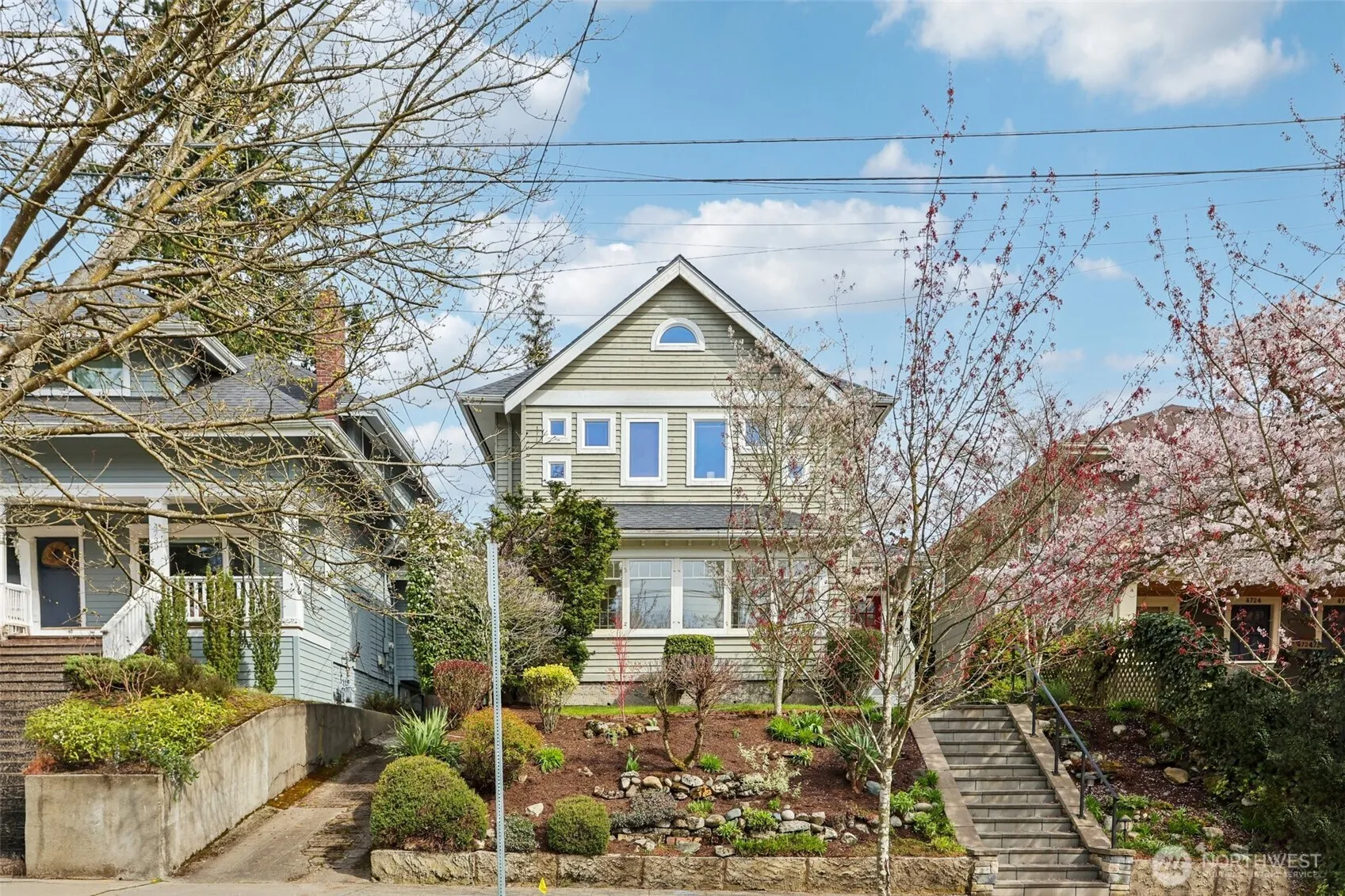 Property photo for 4726 Thackeray Place Ne, Seattle