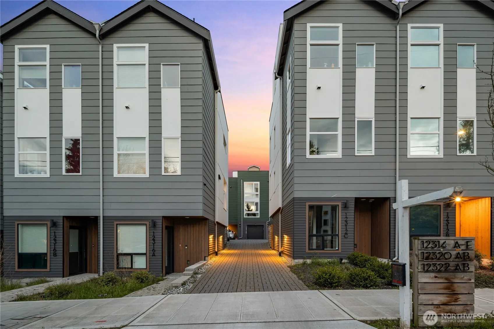 Property photo for 12322 14th Avenue Ne #b, Seattle photo 3