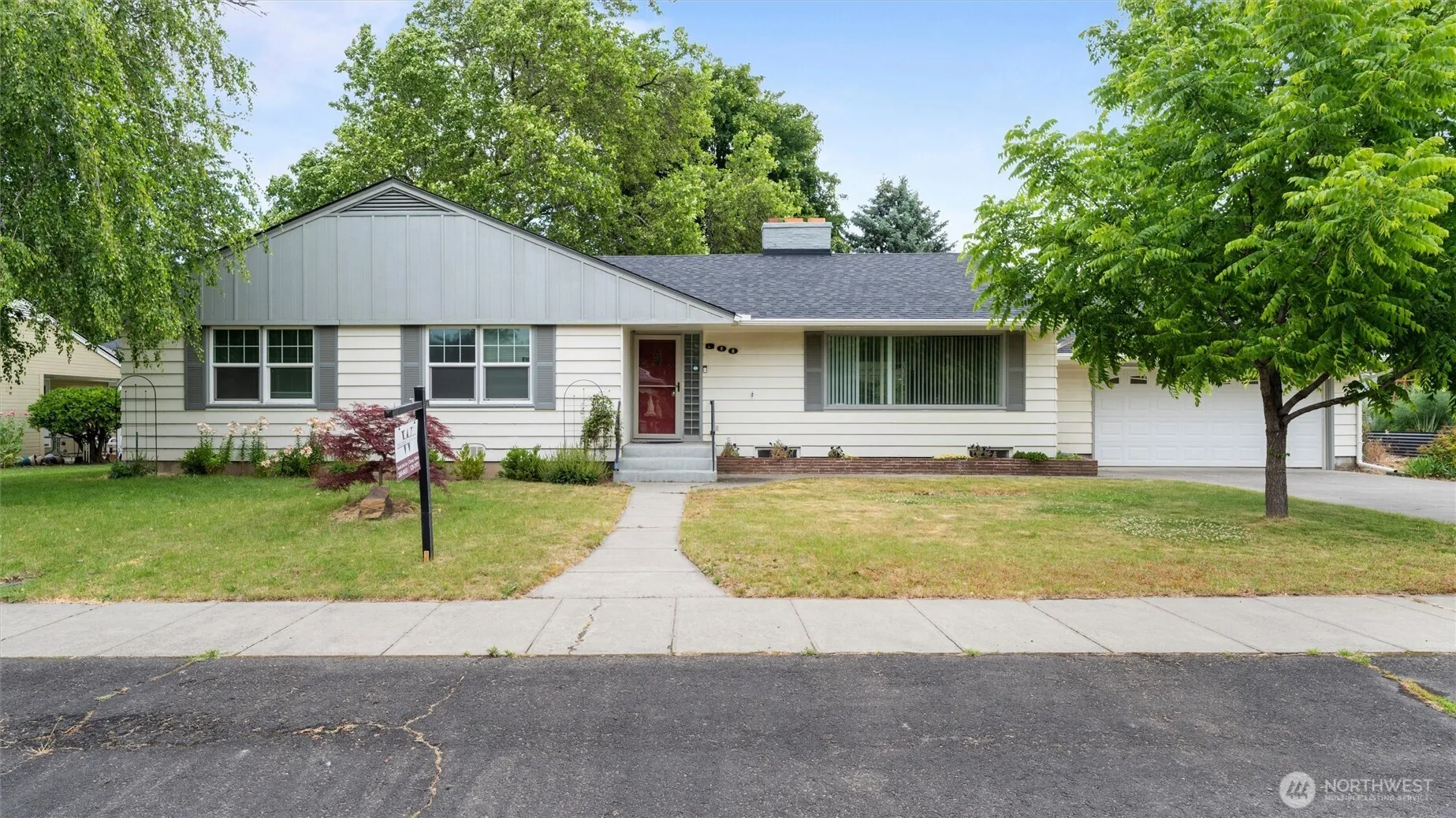 Property photo for 300 W Fifth Street, Waitsburg photo 2