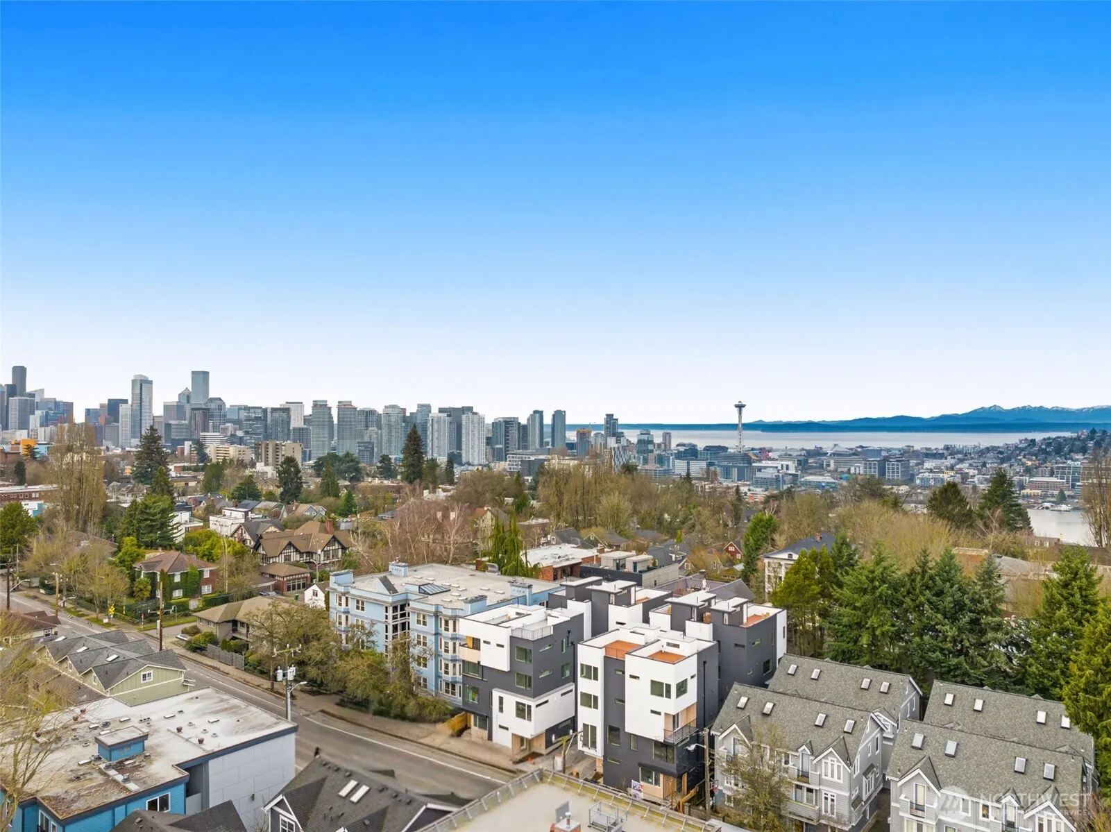 Property photo for 1127 B 10th Avenue E, Seattle photo 2